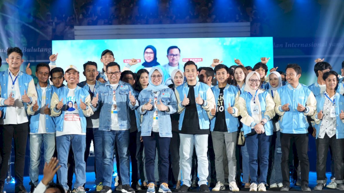 Hadiri Talkshow Hati Mendengar, Husniah-Darmawangsyah Jadi Idola Ribuan Milenial di Gowa