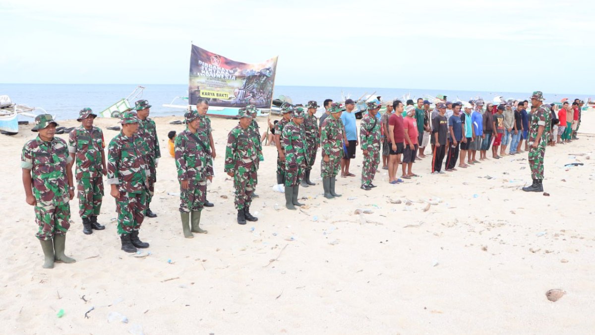 Sambut HUT TNI Ke-79, Kodim 1425 Jeneponto Gelar Karya Bhakti Pembersihan Pantai Pabiringa
