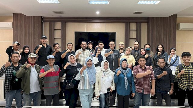 Pimpinan DPRD Makassar sementara menerima sejumlah ketua RT/RW yang nonaktif. Ist