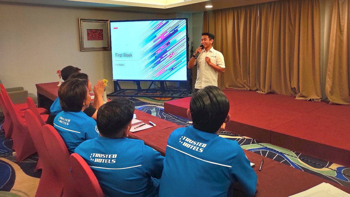 Tingkatkan Pelayanan Maksimal, Aston Makassar Siapkan Pelatihan Bahasa Inggris Bagi Karyawan