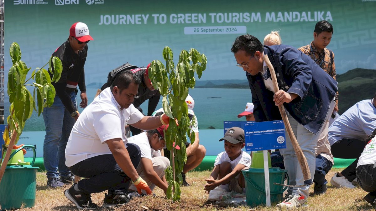Dorong “Pariwisata Hijau” Mandalika, BRI Ajak Pembalap MotoGP Tanam Pohon Demi Keseimbangan Lingkungan