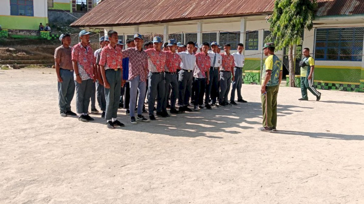 Tanamkan Disiplin Sejak Dini, TNI Latih PBB Siswa SMU Negeri 5 Jeneponto