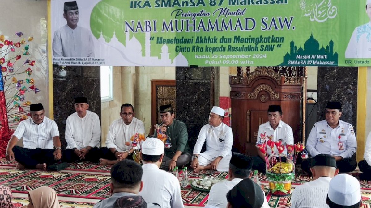 Peringatan Maulid di Masjid Al Mulk, IKA Smansa 87 Ajak Alumni Teladani Akhlak Rasulullah SAW