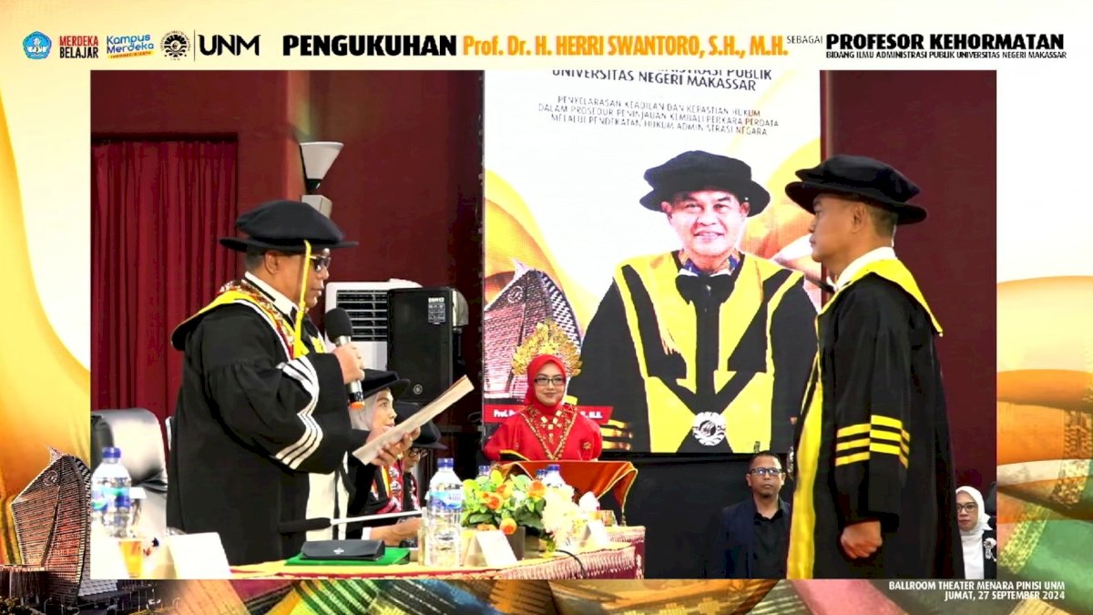 Rektor UNM Kukuhkan Herri Swantoro sebagai Profesor Ilmu Administrasi Publik