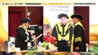 Rektor UNM Kukuhkan Herri Swantoro sebagai Profesor Ilmu Administrasi Publik