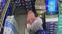 VIDEO: Aksi Pencurian di Pasar Sentral, Sembunyikan Curiannya di Dalam Rok