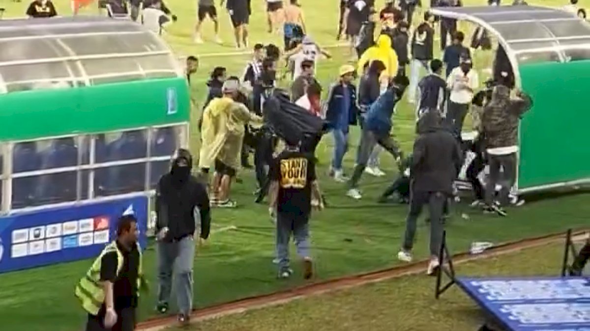 VIDEO: Kerusuhan Pecah Usai Persib Bandung Kalahkan Persija Jakarta 2-0