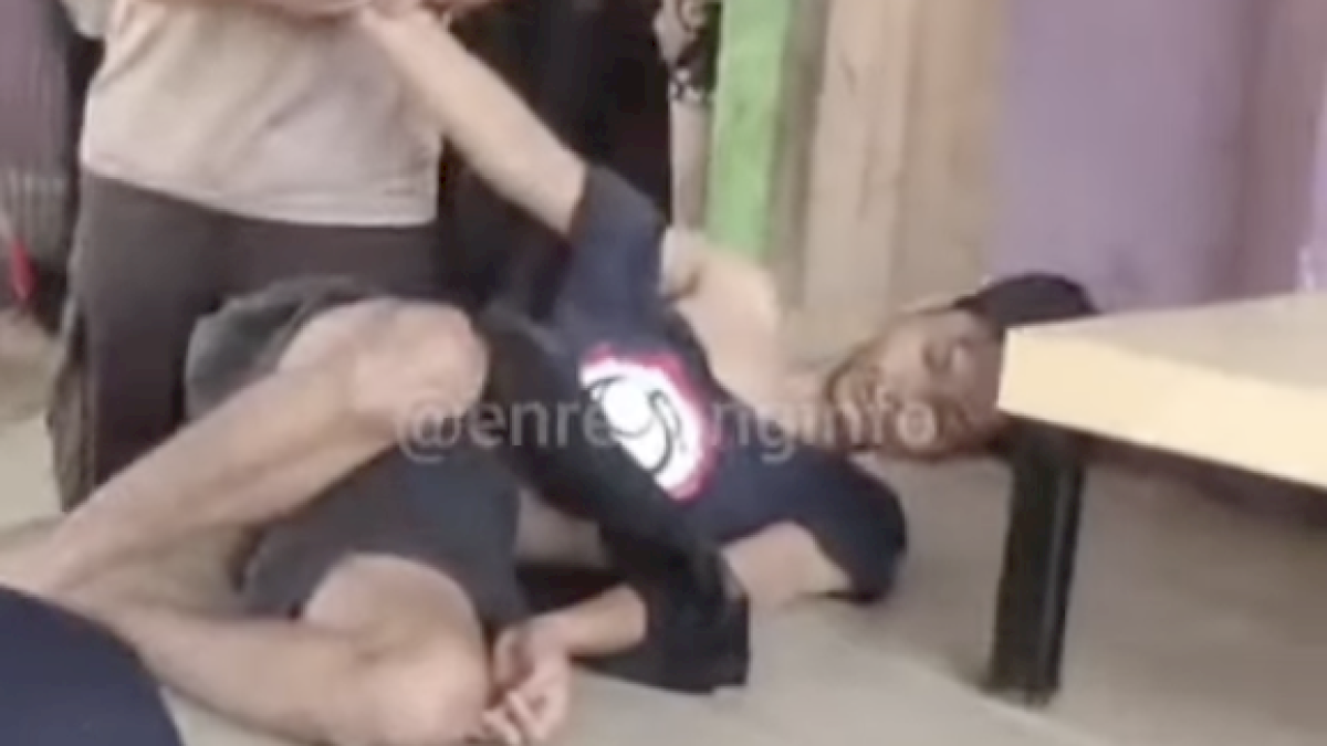VIDEO:Seorang Pemuda Tertangkap Basah Intip Wanita Mandi di Enrekang