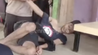 VIDEO:Seorang Pemuda Tertangkap Basah Intip Wanita Mandi di Enrekang