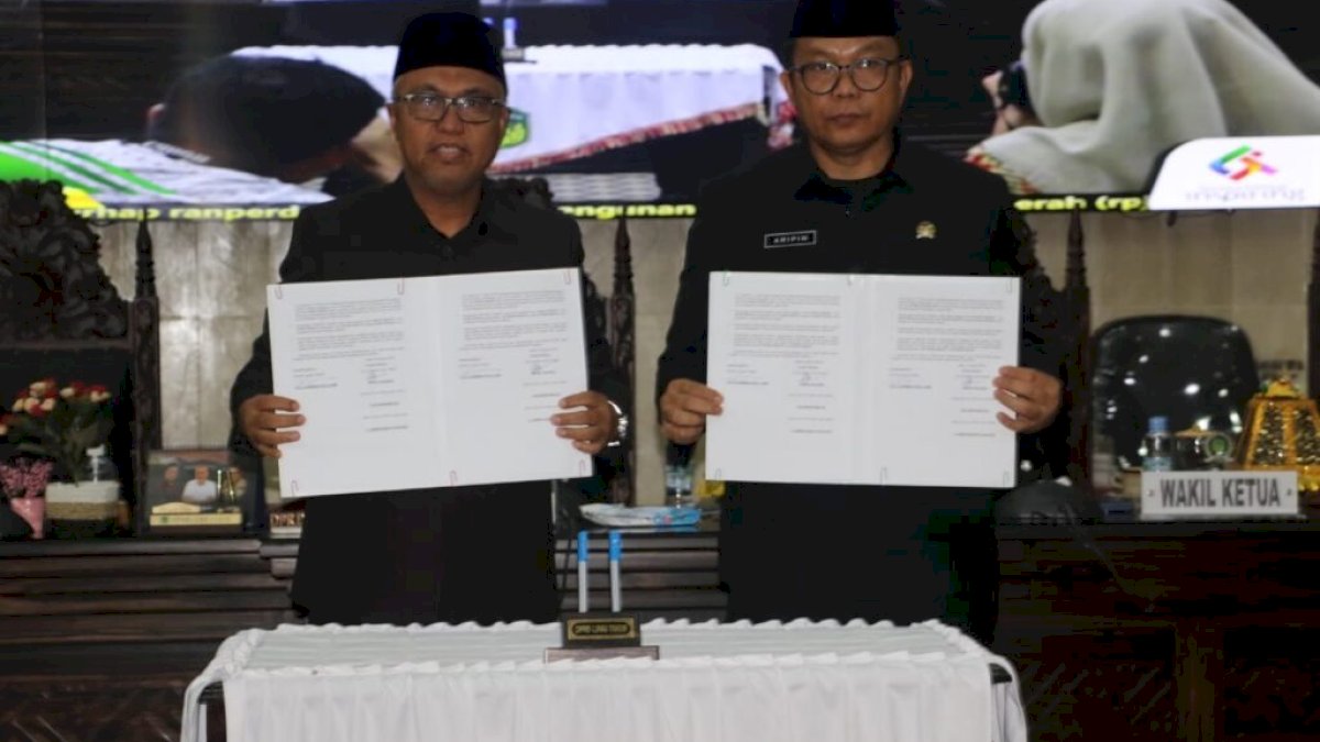 Bupati Luwu Timur Sampaikan Pendapat Akhir pada Sidang Paripurna DPRD Terkait Ranperda RPJPD dan Kabupaten Layak Anak