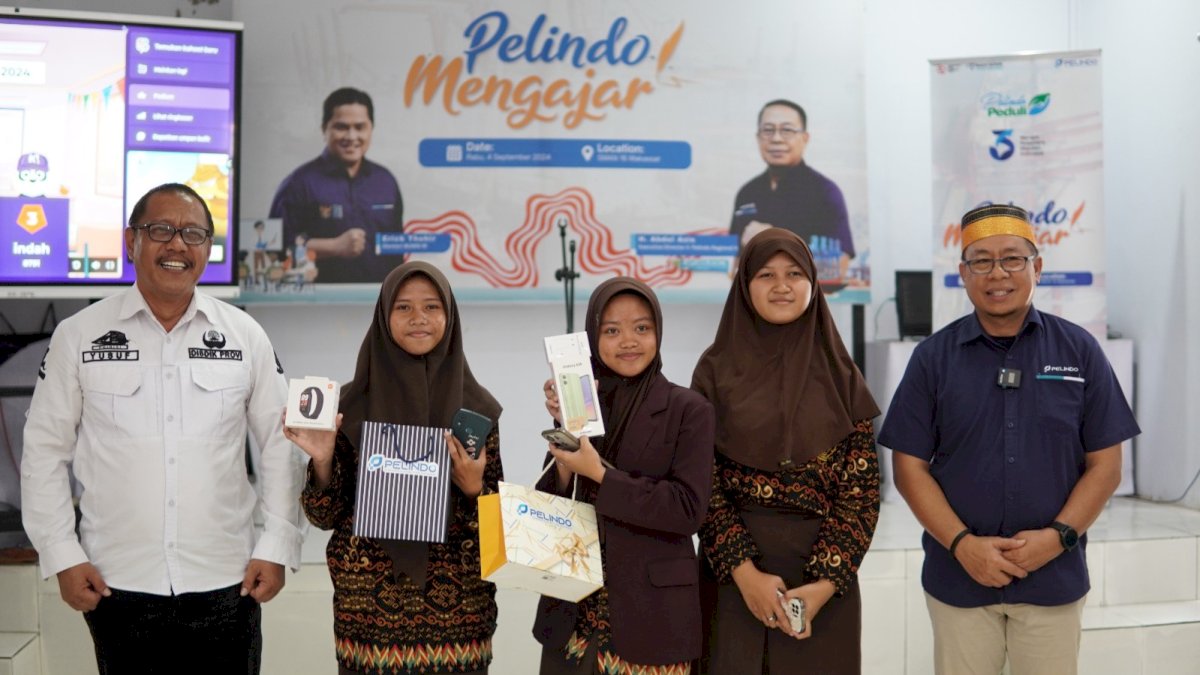 Executive Director 4 Berbagi Ilmu kepada Siswa SMAN 16 Makassar dalam Program Pelindo Mengajar 2024