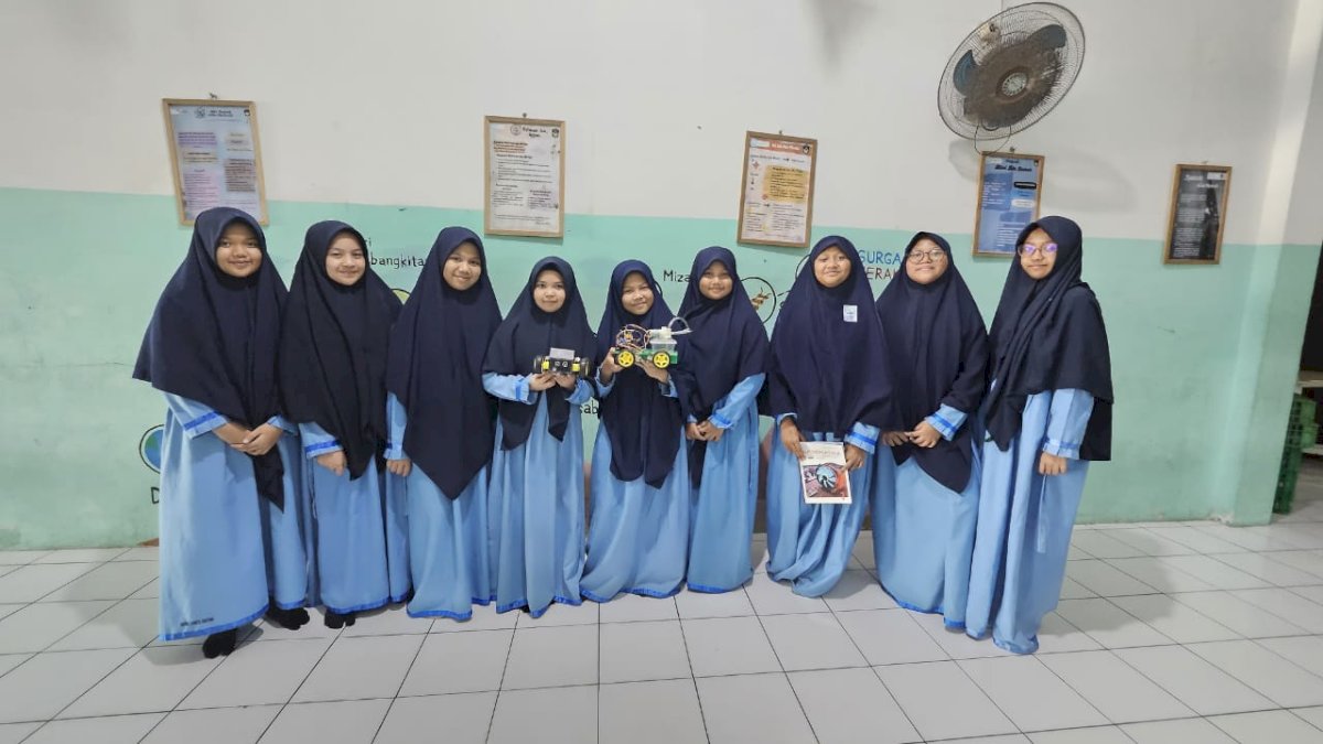 Murid SMPIT Darul Fikri Sukses Ciptakan Robot Pintar Penghindar Penghalang