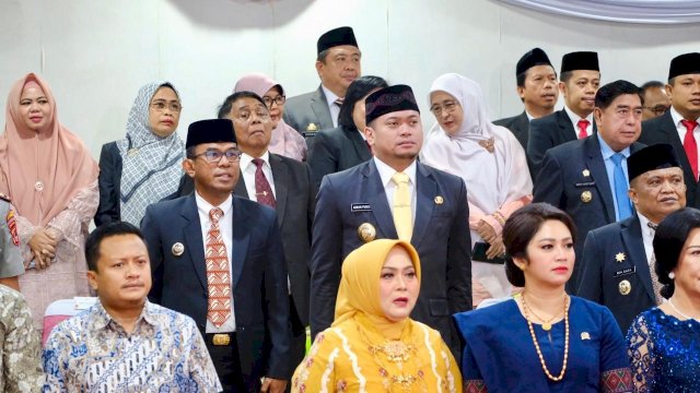 Bupati Gowa Adnan Purichta Ichsan saat menghadiri pelantikan dan pengambilan sumpah 84 Anggota DPRD Sulsel. Foto: Istimewa.