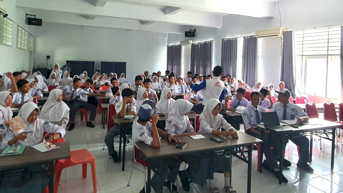 Kontribusi Asmo Sulsel Cegah Kecelakaan di Jalan, Edukasi Keselamatan Berkendara ke Sekolah dan Perusahaan