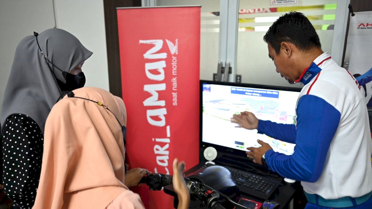 Asmo Sulsel Gandeng Dirlantas Polda dan Jasa Raharja Sulsel Edukasi Safety Riding Mahasiswa Unhas