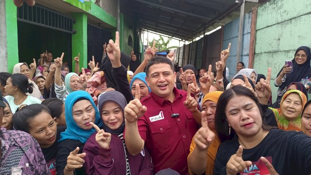 Calon walikota Makassar Munafri Arifuddin menemui warga Pampang. Foto/SS