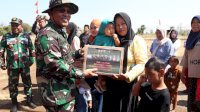 Puluhan Keluarga Stunting Terima Paket Saat Pembukaan TMMD, Warga : Terimakasih Komandan