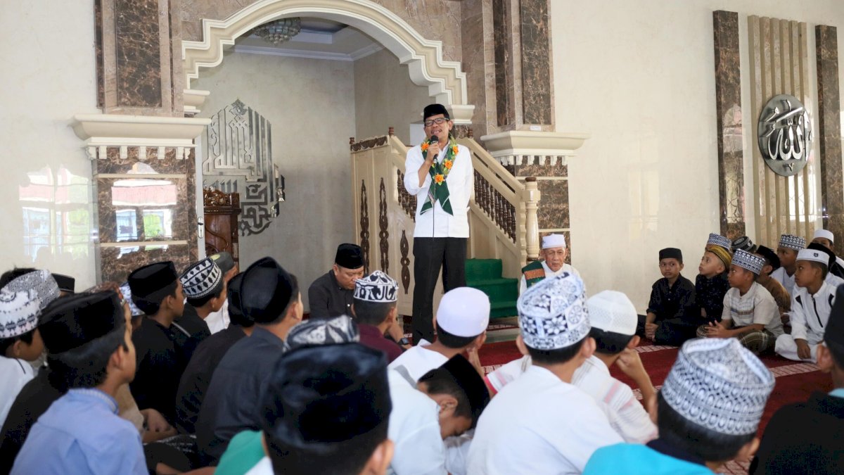 Azhar Arsyad Motivasi Ratusan Santri Pesantren Babul Khaer Bulukumba