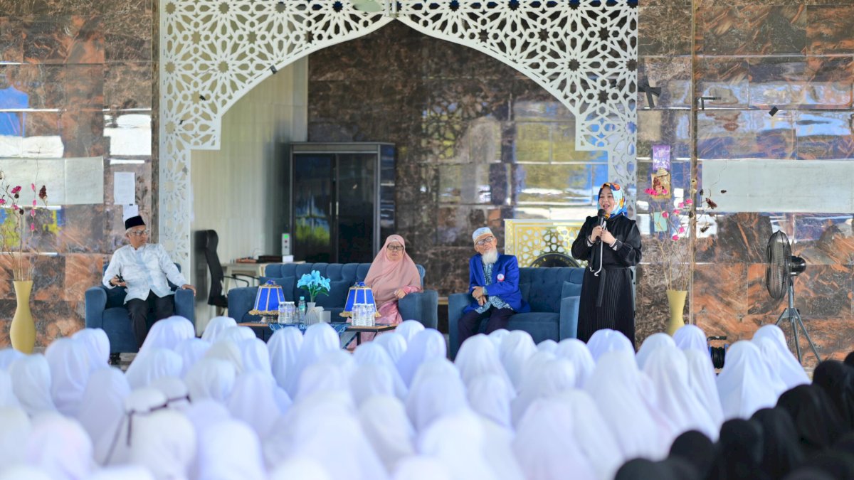 Kunjungi Pesantren Darul Aman, Fatmawati Rusdi Dapat Dukungan Tokoh Agama