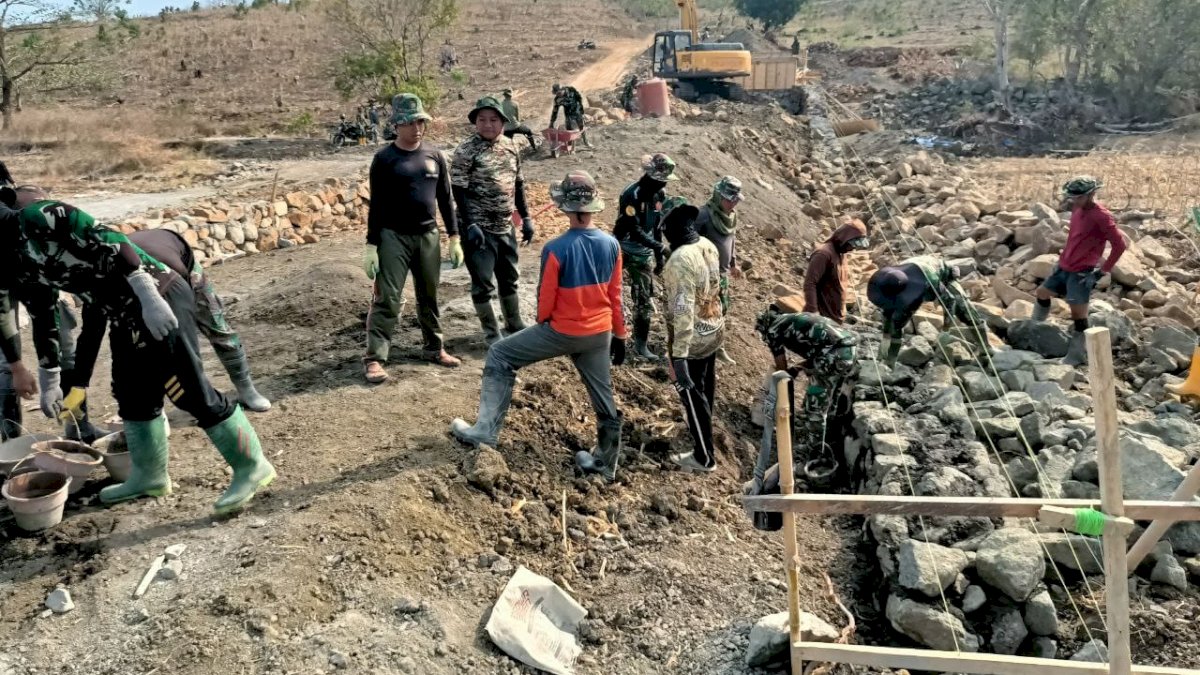Memasuki Hari Ke-11, Perintisan dan Pelebaran Jalan Program TMMD Ke-122 di Jeneponto Capai 57 Persen