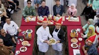Chef David Gallienne Asal France Peraih Michelin Star Masak Pallumara di Atas Kapal Pinisi