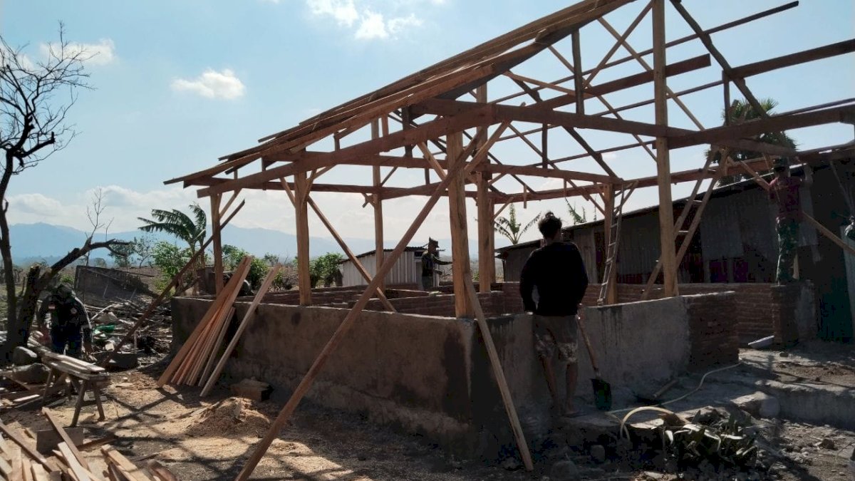 Pembangunan RTLH Melalui TMMD Ke-122 Kodim 1425 Jeneponto di Desa Tuju Sudah 47 Persen