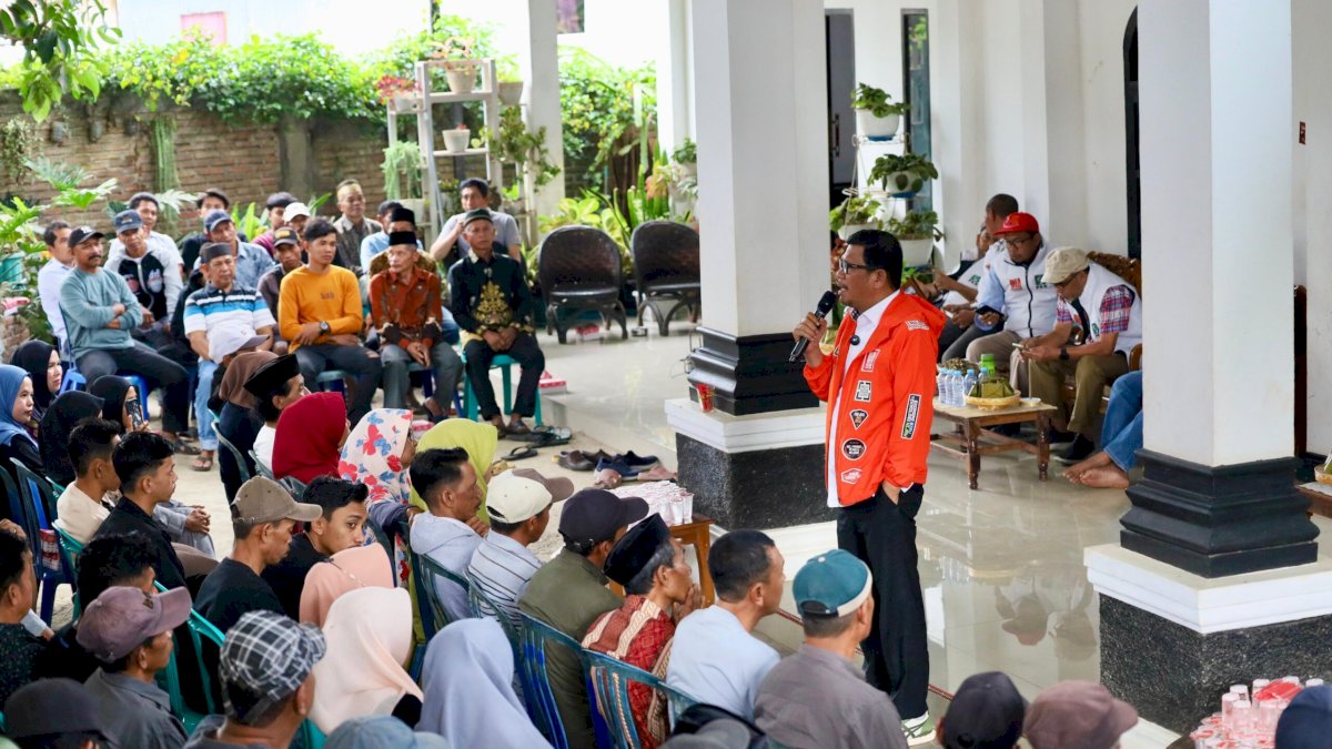 Lewati Jalan Terjal Sampai ke Tellu Limpoe, Azhar Disambut Antusias Petani