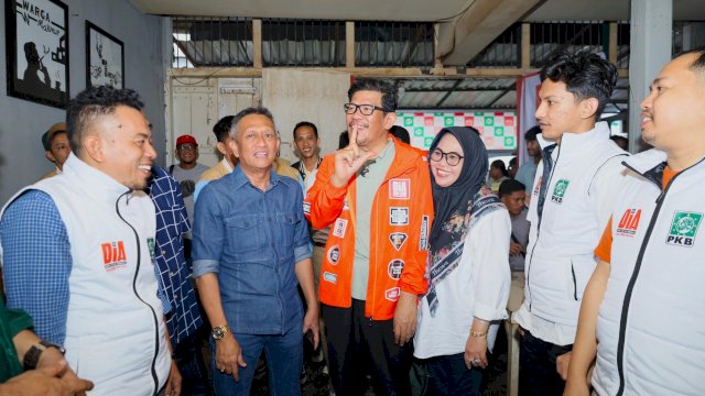 Azhar Arsyad bersama Andi Islamuddin saat bertemu di Bone. Ist