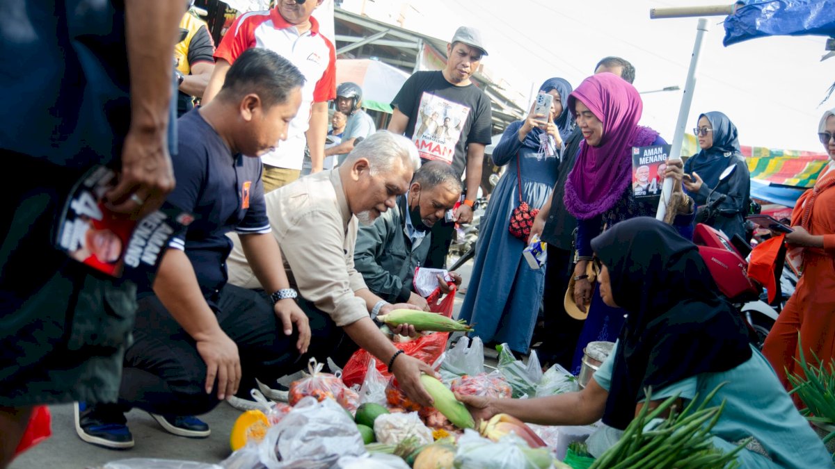 Narji, Komedian Ternama Ramaikan Kampanye Amri Arsyid di Pasar Daya Makassar
