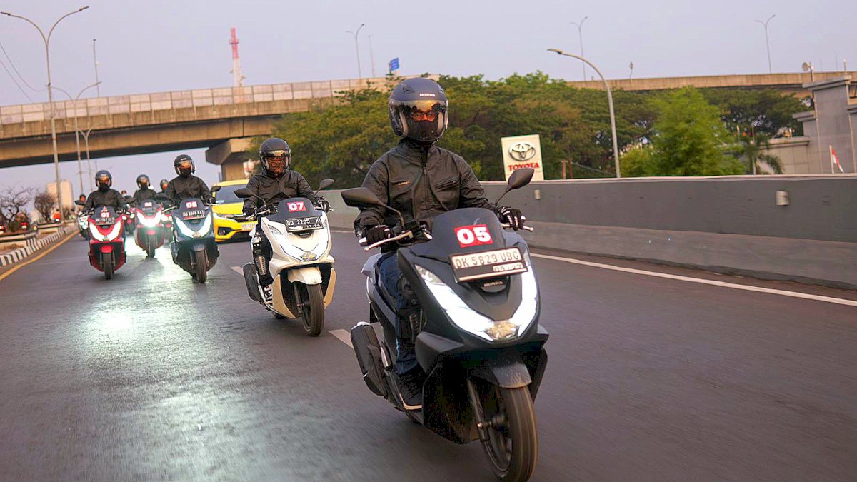 Bikers Honda PCX160 Ramaikan Gelaran HBD Makassar