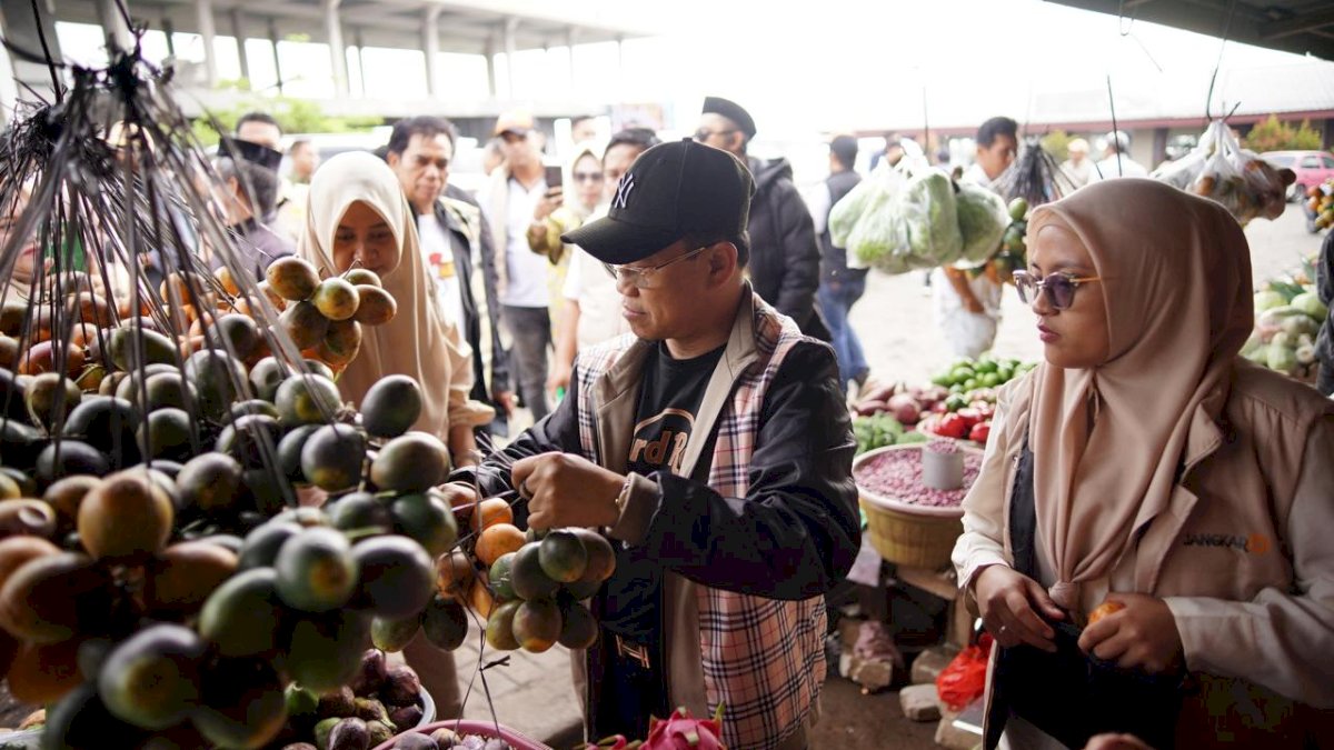 Amir-Irma Kompak Temui Pedagang di Pasar Wisata Tinggimoncong