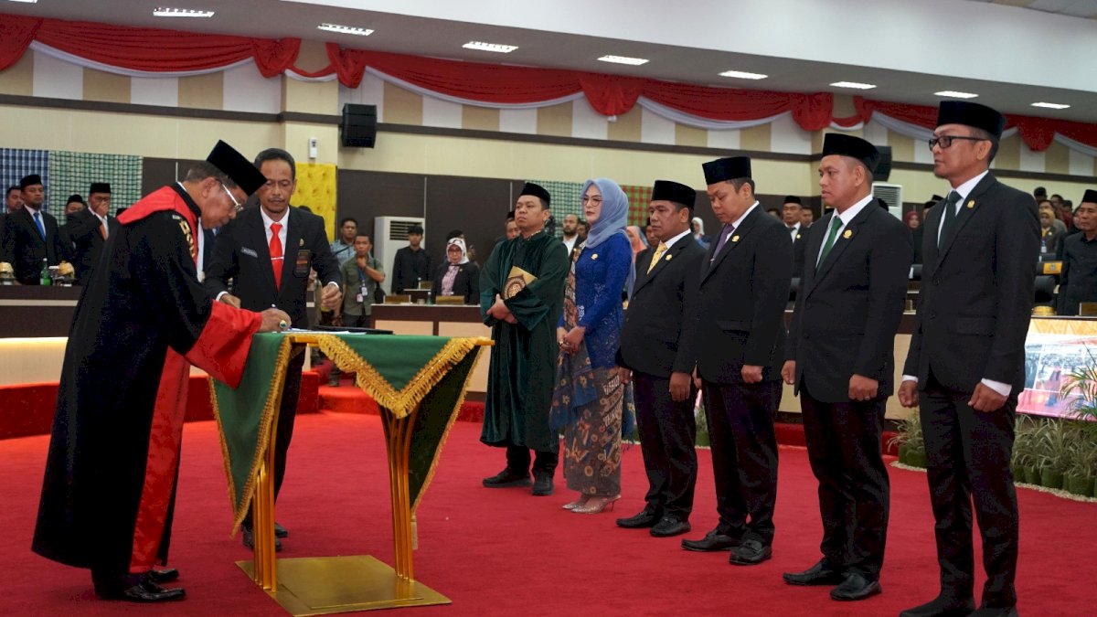5 Pimpinan DPRD Sulsel Periode 2024-2029 Resmi Dilantik