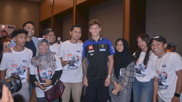 Fabio Quartararo bertemu dengan konsumen dan komunitas motor Yamaha di Mandalika. Foto: Istimewa.