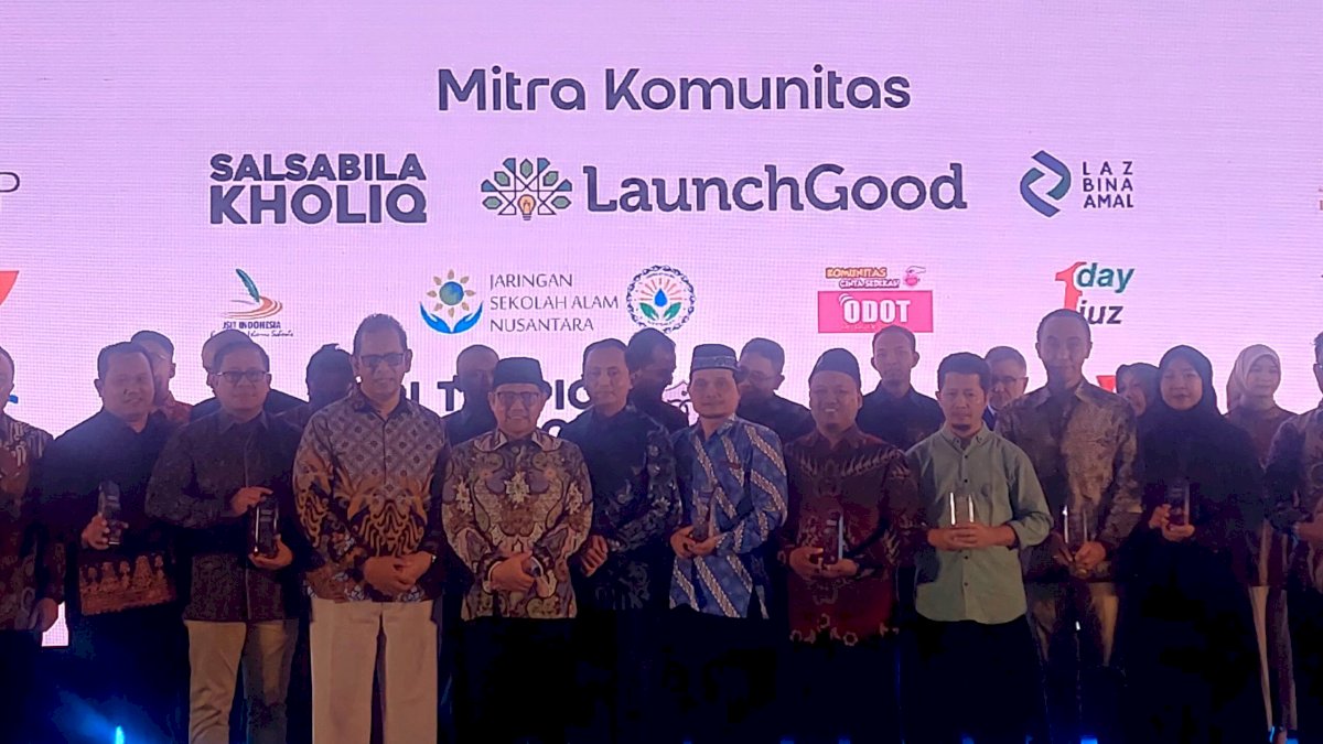 Dukung Program Sosial dan Pembangunan Daerah, Pelindo Regional 4 Raih Initiative Award 2024