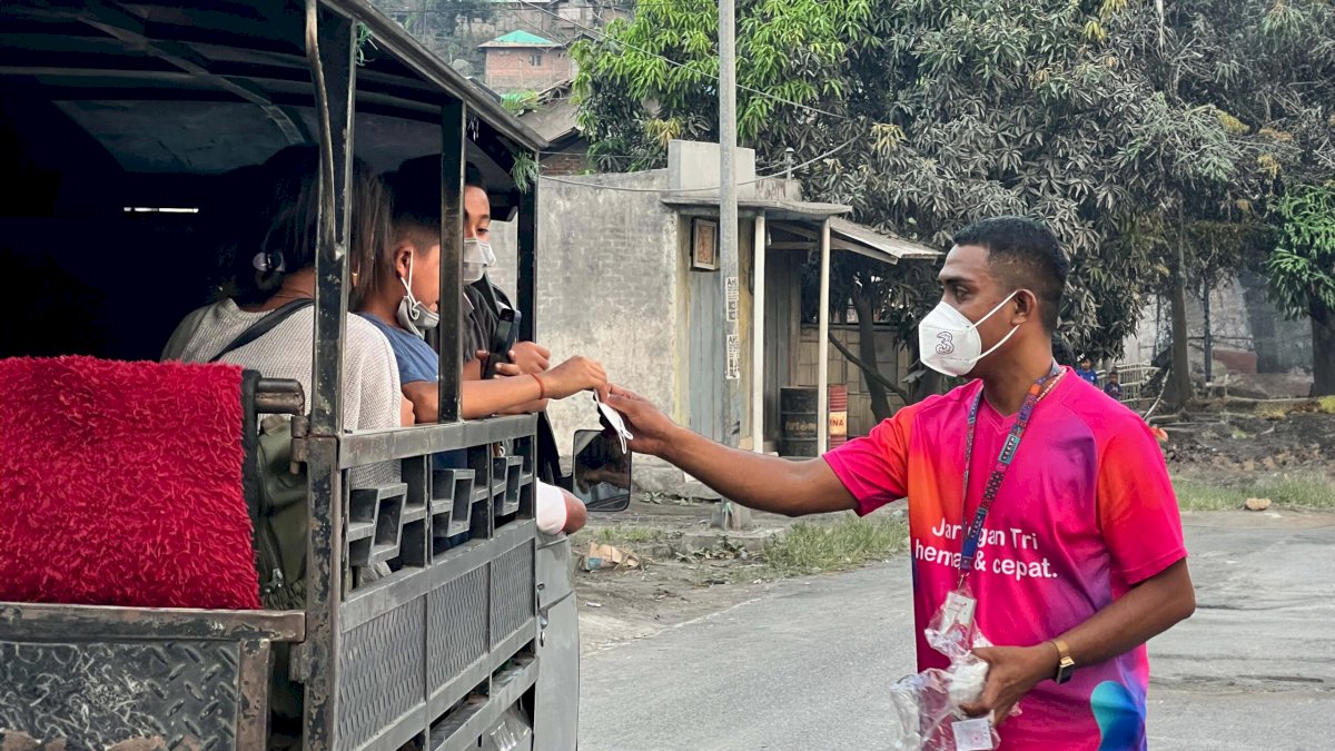 Indosat Beri Layanan Telekomunikasi Gratis bagi Korban Erupsi Gunung Lewotobi