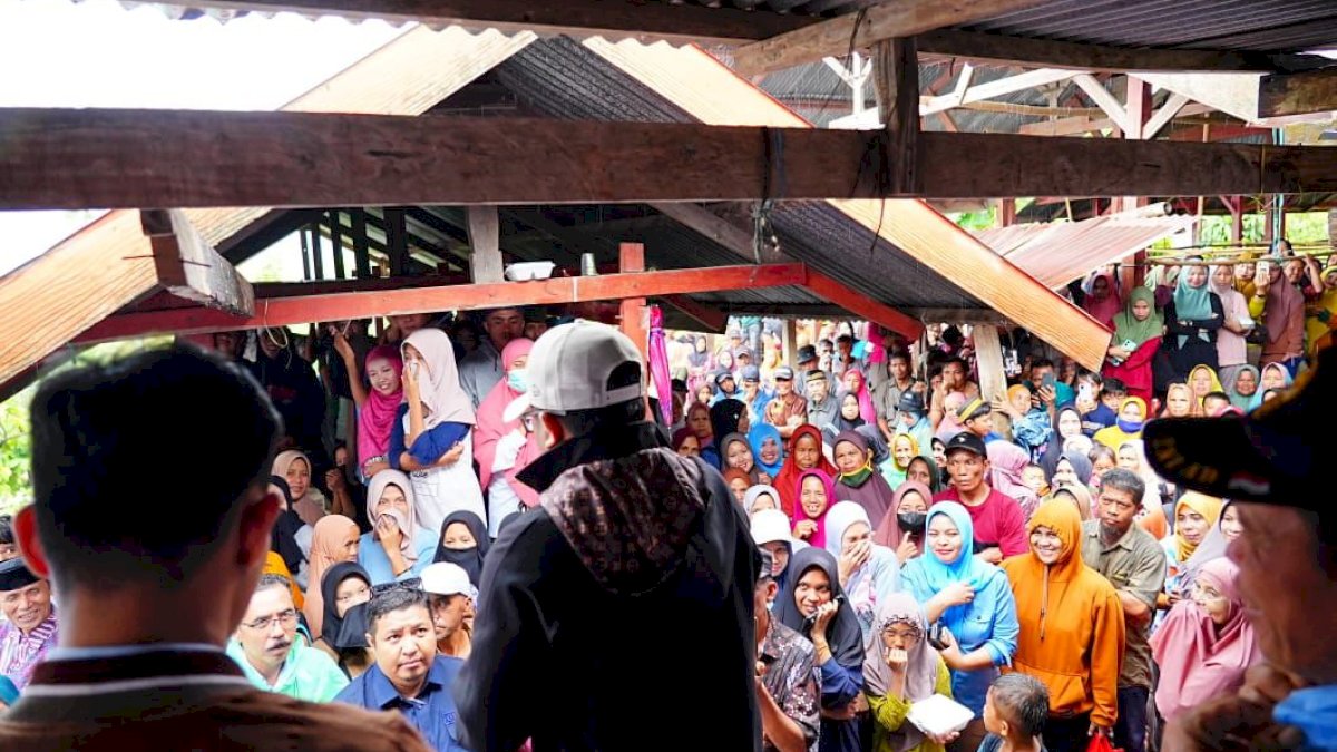 Darmawangsyah Bangga Kesetiaan Warga Bungaya Menunggu di Tengah Hujan Deras