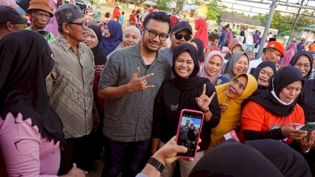 Syarif-Qalby Tegaskan Seragam Sekolah Gratis Jeneponto Tak Pakai Banyak Anggaran