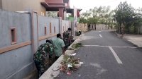 Babinsa Koramil 04 Kelara Bersama Warga Gotong Royong Bersihkan Lingkungan
