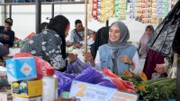 Blusukan ke Pasar Takkalasi, dr Ulfah Disambut Antusias Pedagang dan Warga