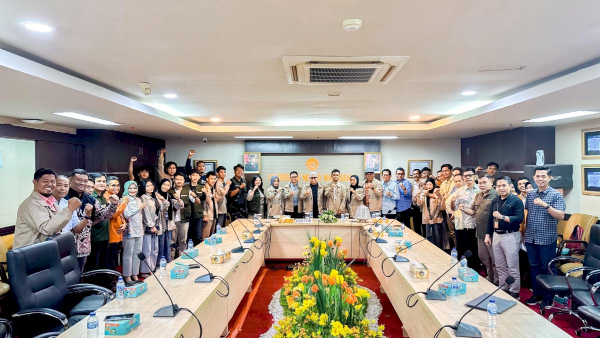 Rektor Melepas 7 Tim Kontingen UNM menuju Abdidaya Ormawa 2024 di Bali