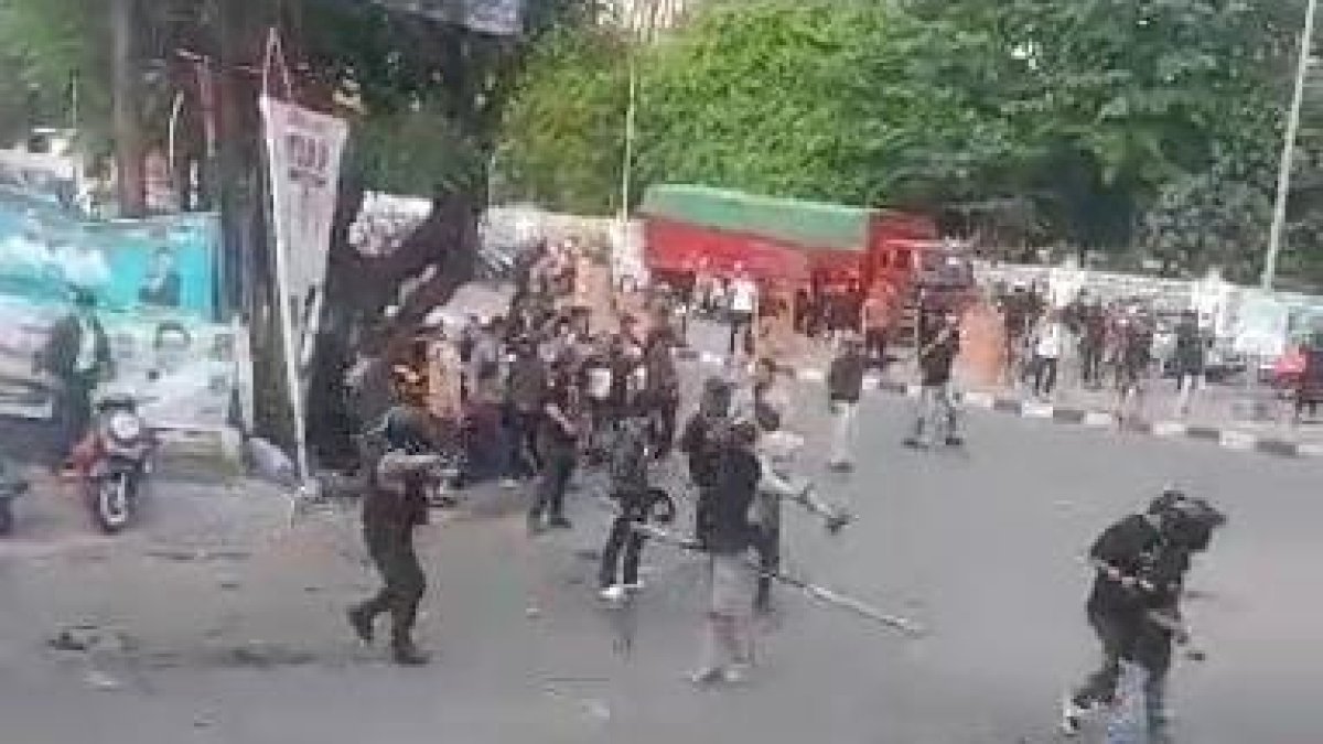 Debat Pilgub Sulsel Memanas, Pendukung DIA dan Andalan Hati Saling Lempar