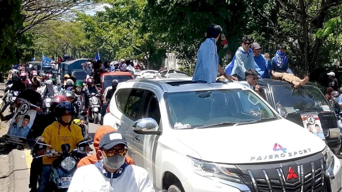 Massa Simpatisan Mulai Macetkan Jalan Menuju Kampanye Akbar Paslon Kabar Baik – Barakka di Jeneponto