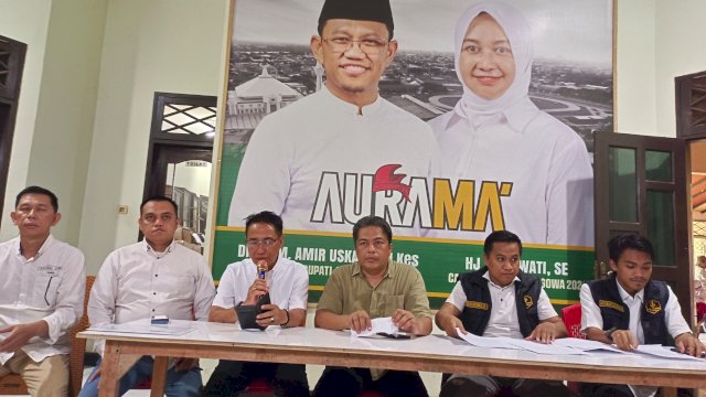 Konfrensi pers tim hukum Aurama' terkait sejumlah laporannya ke Bawaslu. Foto/SS