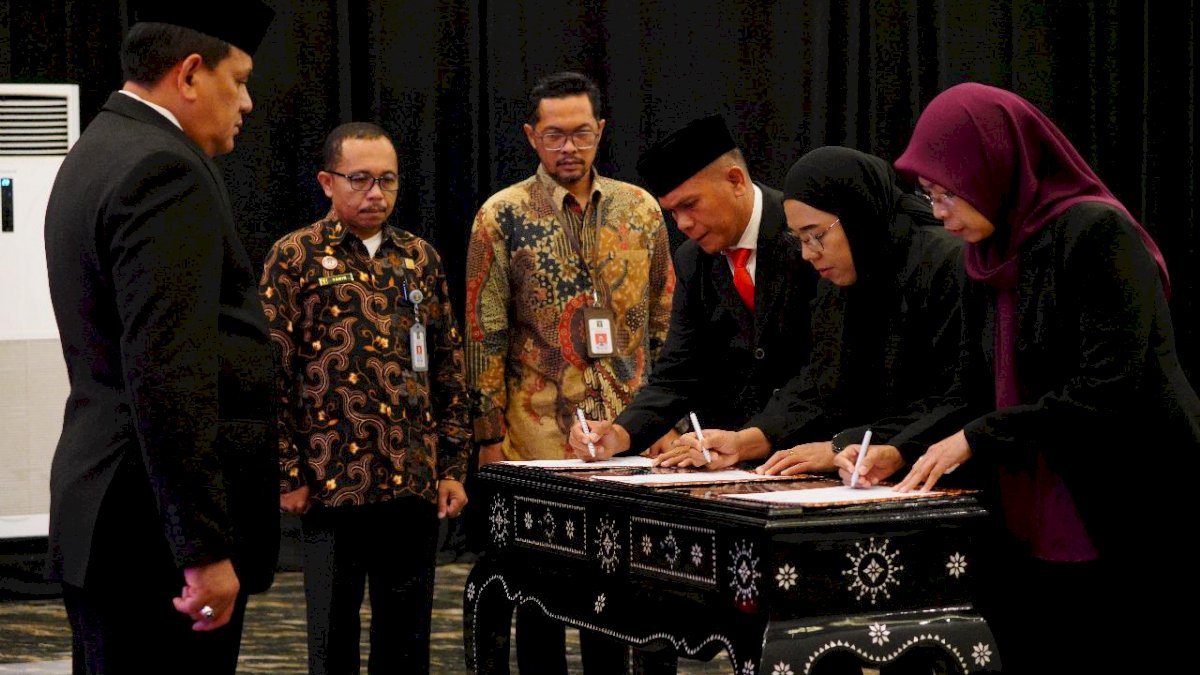Lantik 1 PPNS dan 2 Notaris Pengganti, Kakanwil Kemenkumham Sulsel: Laksanakan Tugas Dengan Penuh Tanggung Jawab
