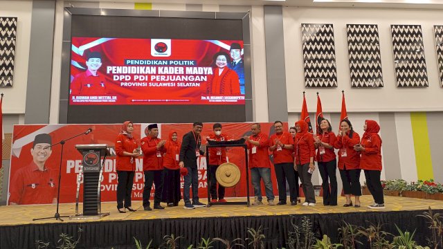 Djarot resmi membuka kegiatan pendidikan politik DPD PDIP Sulsel di Makassar. Foto/SS