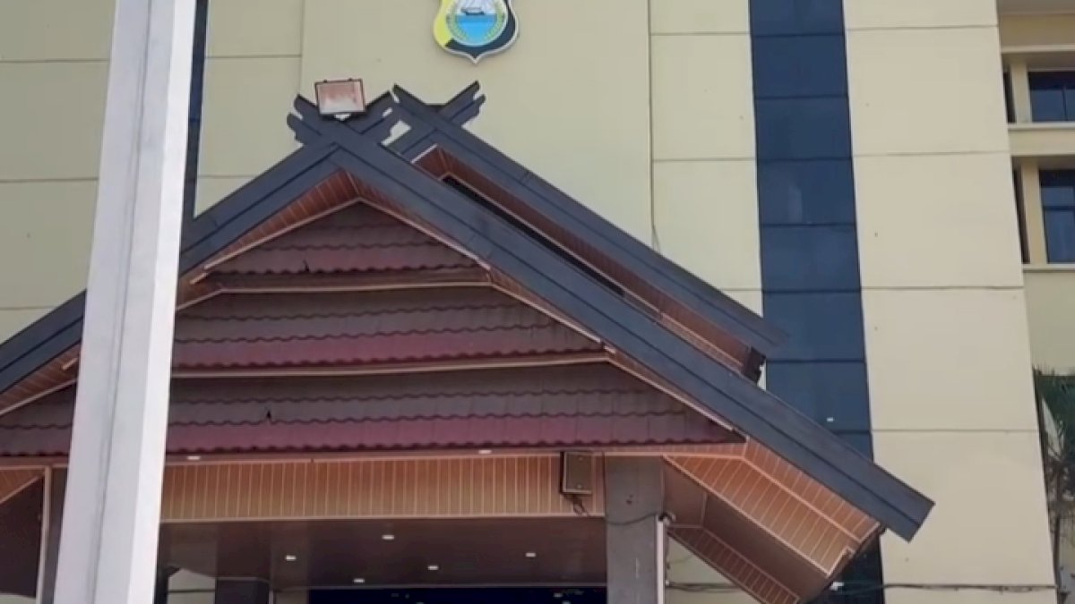 VIDEO: dr. Oky Pratama Datangi Polda Sulsel, Tanyakan Perkembangan Kasus Skincare Berbahaya
