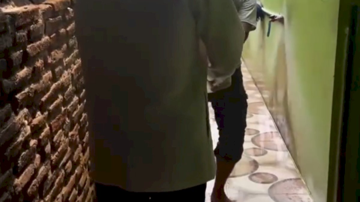 VIDEO: Jokowi Salat Jumat bersama Cagub Jateng Ahmad Luthfi di Tegal