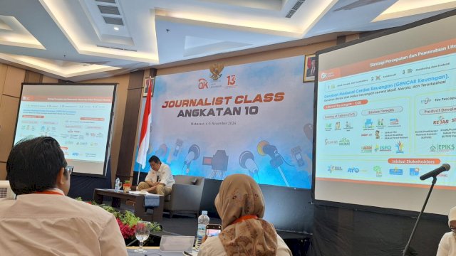 Kepala OJK Sulselbar Darwisman saat memaparkan materi di Journalist Class di Makassar. Foto: Sri Wajyu Diastuti / Sulselsatu.com.