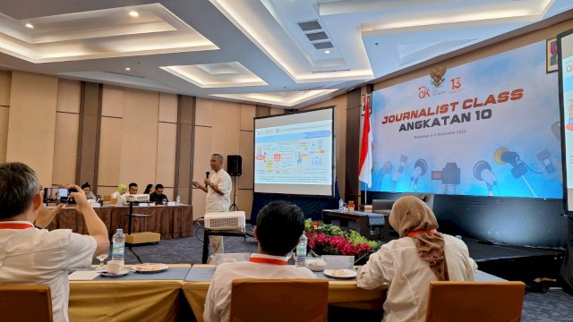 Kepala Departemen Perlindungan Konsumen OJK Rudy Agus P Raharjo saat Journalist Class OJK di Makassar. Foto: Sri Wahyu Diastuti / Sulselsatu.com.