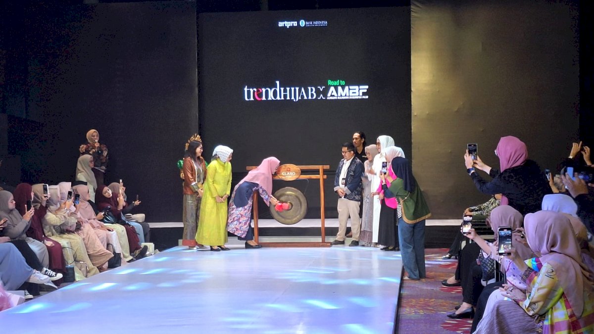 100 Peserta dan 9 Desainer Meriahkan Tren Hijab x Road to AMBF 2024